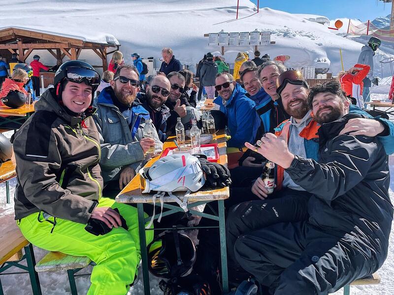« Nous avons participé à notre troisième voyage annuel de ski / snowboard du Groupe Haerens dans les magnifiques montagnes d'Autriche ! »