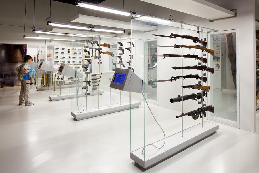 Free standing display cases for rifles